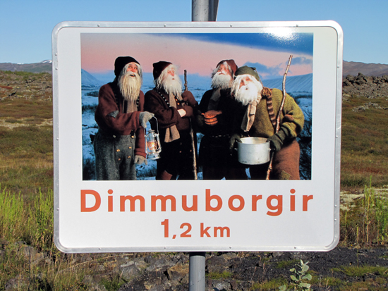 Schild mit Trollen am Eingang