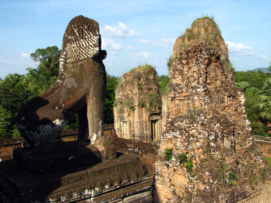 Löwenfiguren auf Pre Rup