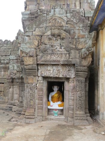 Buddha Figur in einer des Stupas