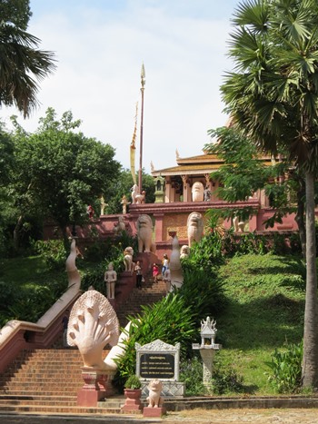 Weg hinauf zum Wat Phnom