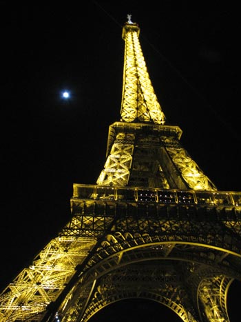 beleuchteter Eiffelturm Paris
