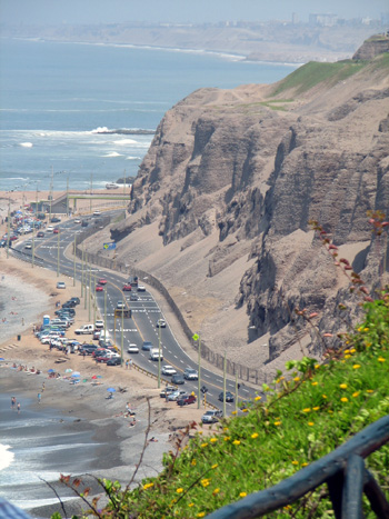 Blick auf die Steilküste von Lima