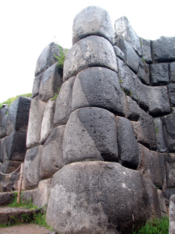 abgerundete Steine in Saqsaywaman