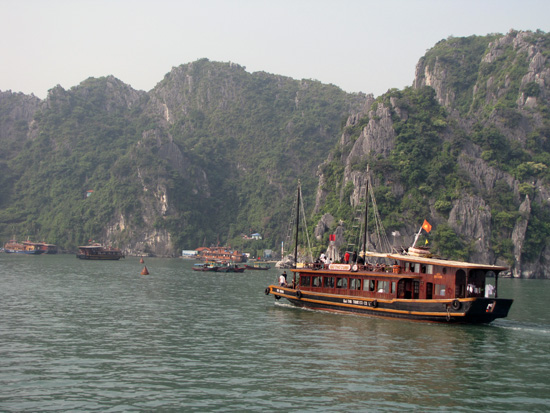 Schiffe in der Halong Bucht